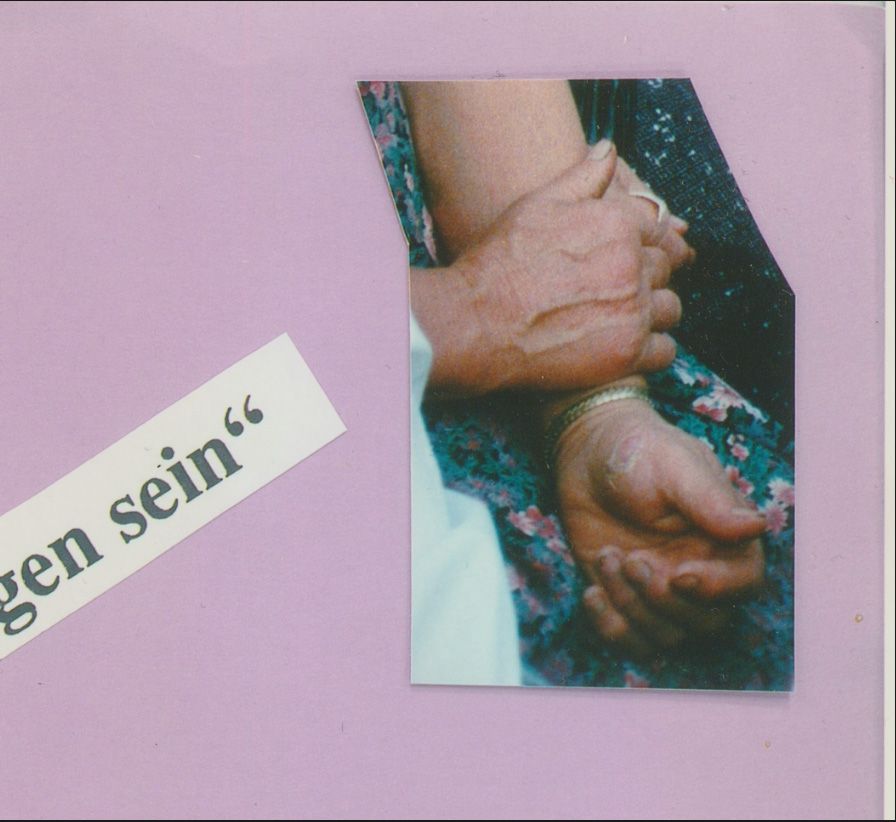 Collage mit einem Zeitungsschnipsel und einem Bild mit zwei Händen auf rosa Hintergrund