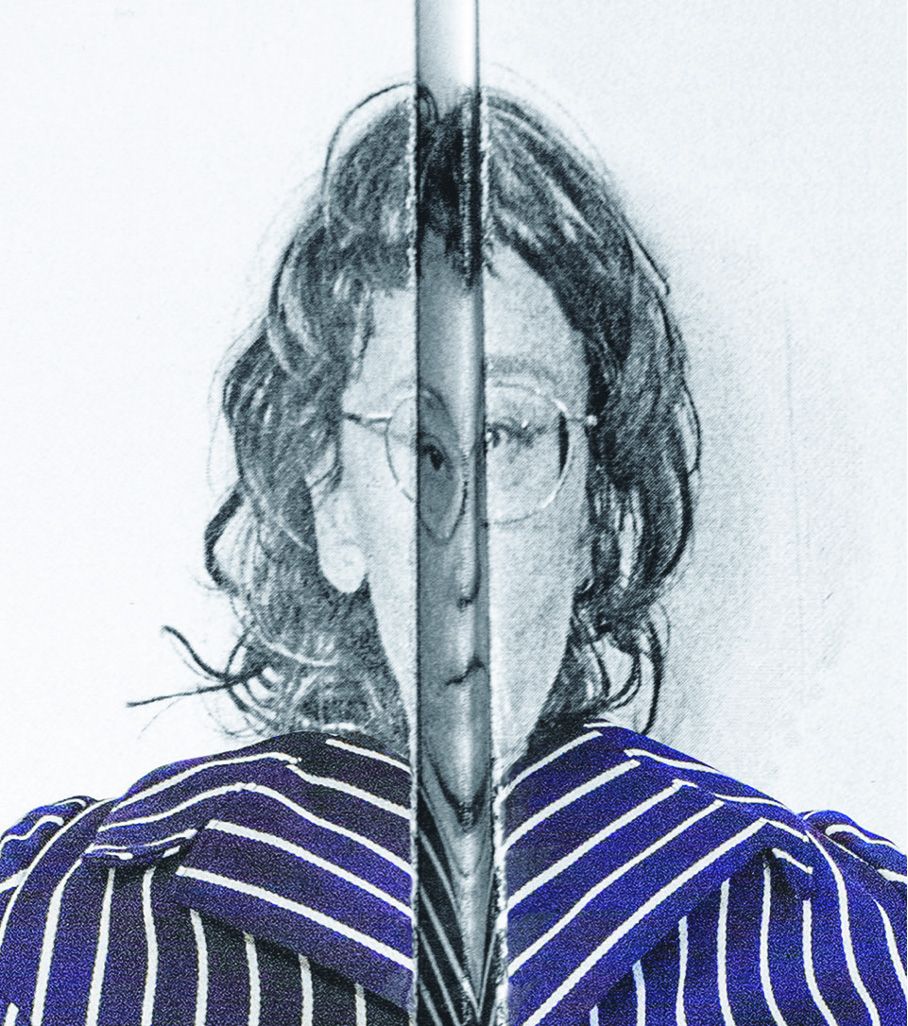 Portrait einer Frau mit einer vertikalen Bildstörung in der Mitte