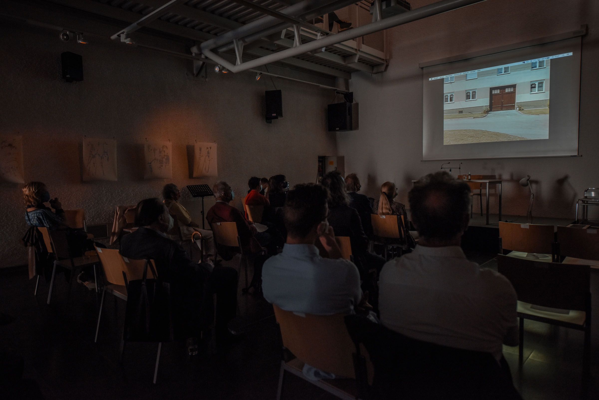 Screening von Aquarena von Josef Dabernig und Isabella Hollauf